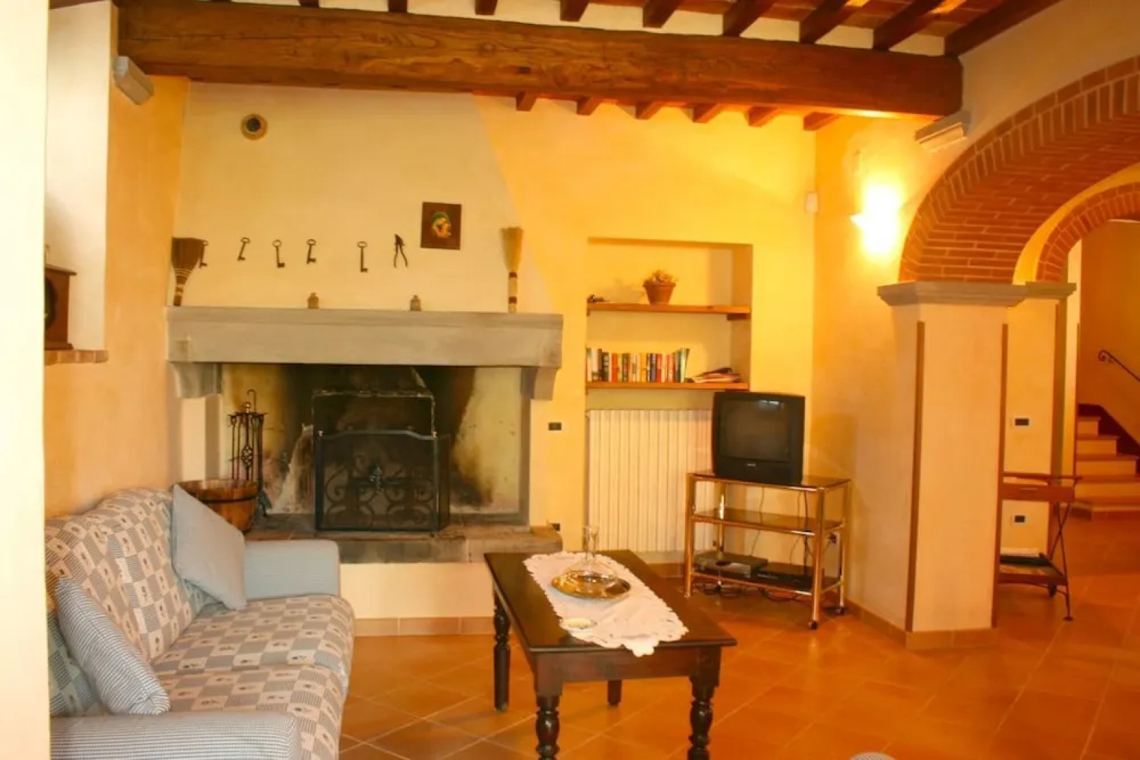 Private Villa with AC, private pool, WIFI, TV, terrace, pets allowed, parking, close to Arezzo