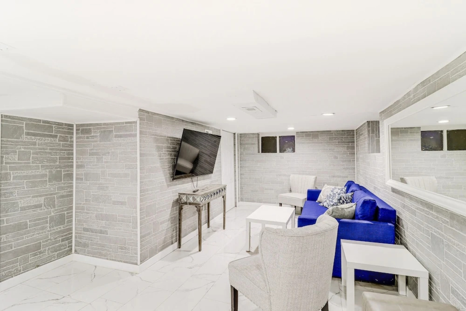 Michigan Retreat w/ Screened-in Porch, Near Lakes!