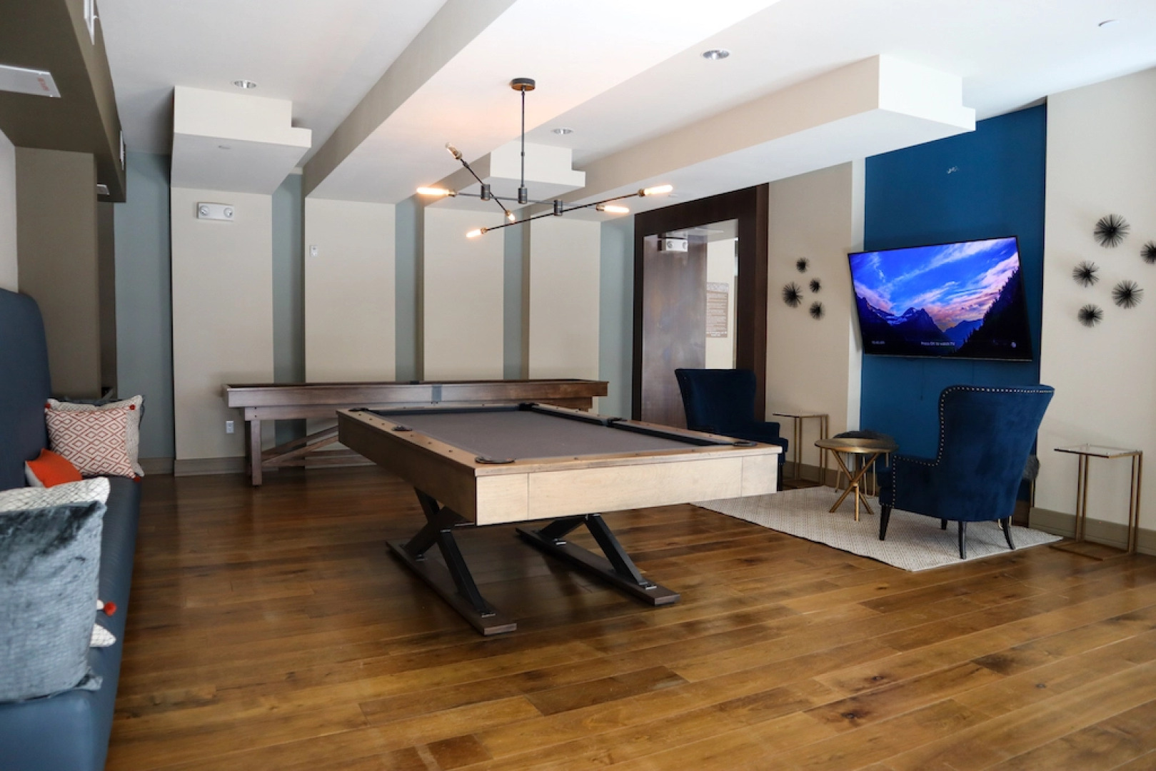 Spacious Apt With Amenities! Downtown Location!