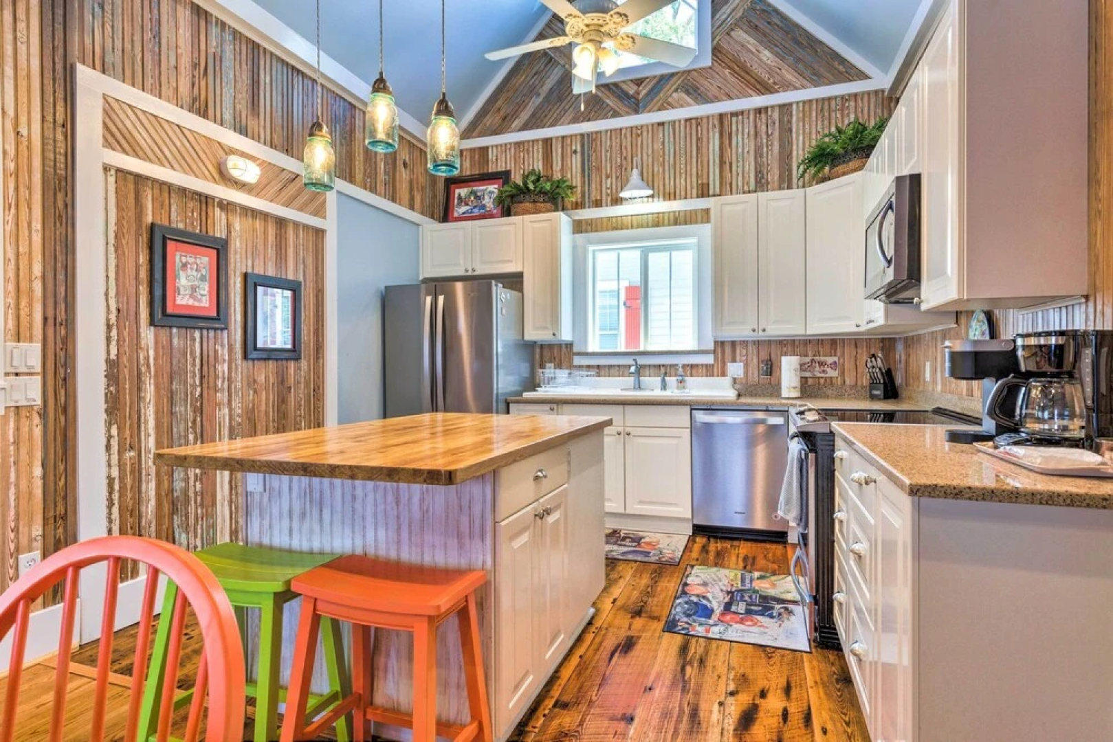 Cottage w/ Porch - 3 Min Walk to Bay St Louis