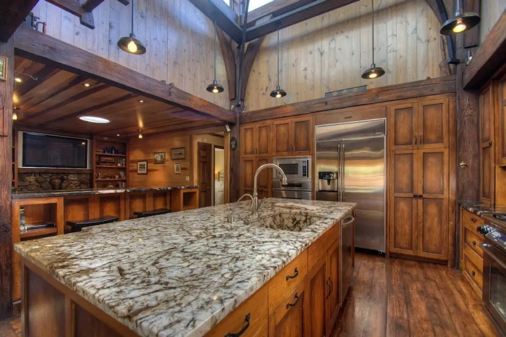 Bullhead Mountain Lodge - 8 Br Home