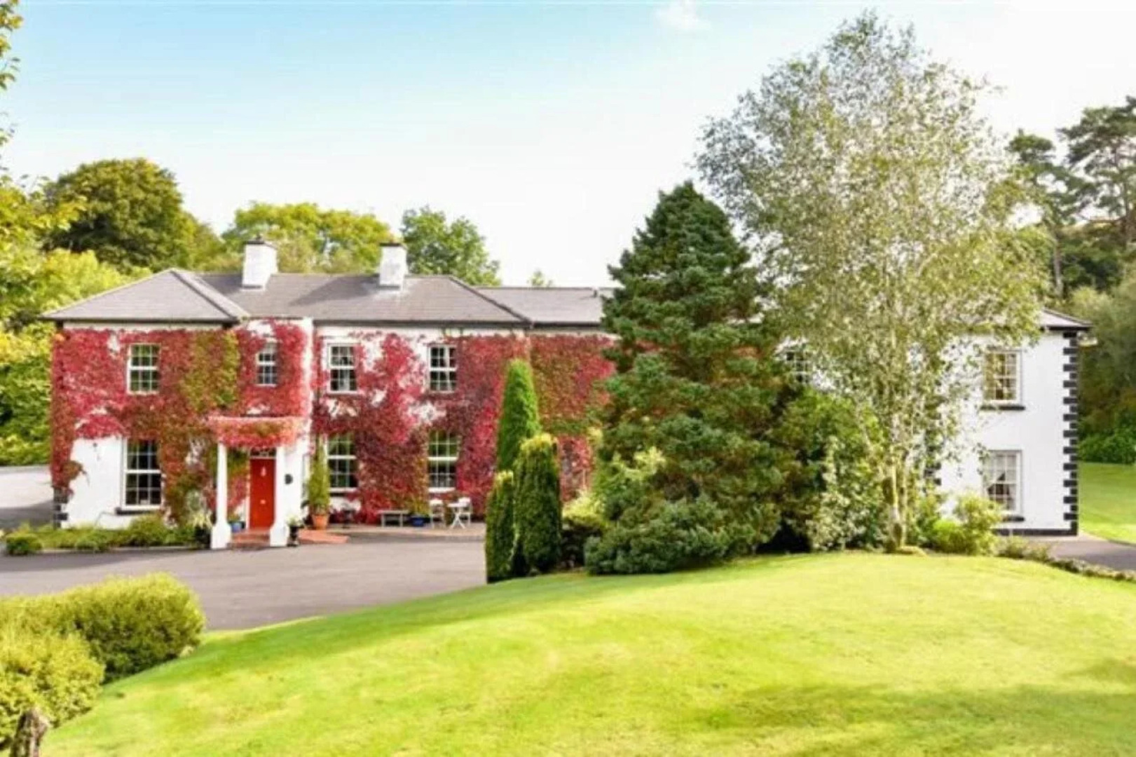 Ross Lake House Hotel