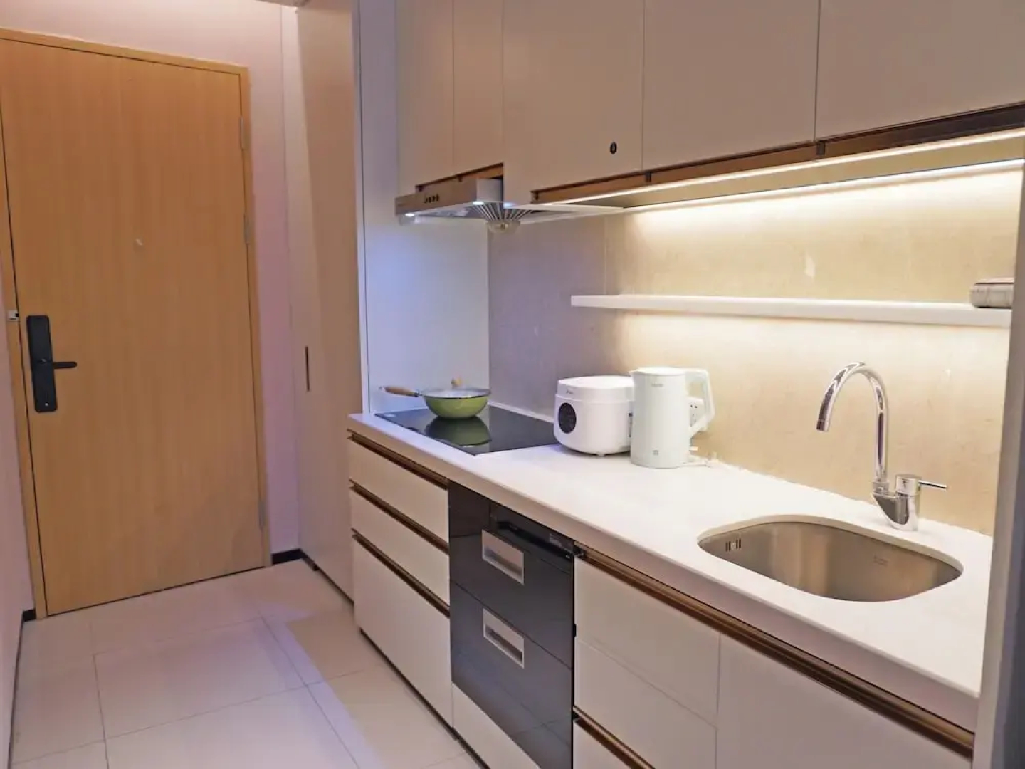 Interact China Fine Condo - Novotown