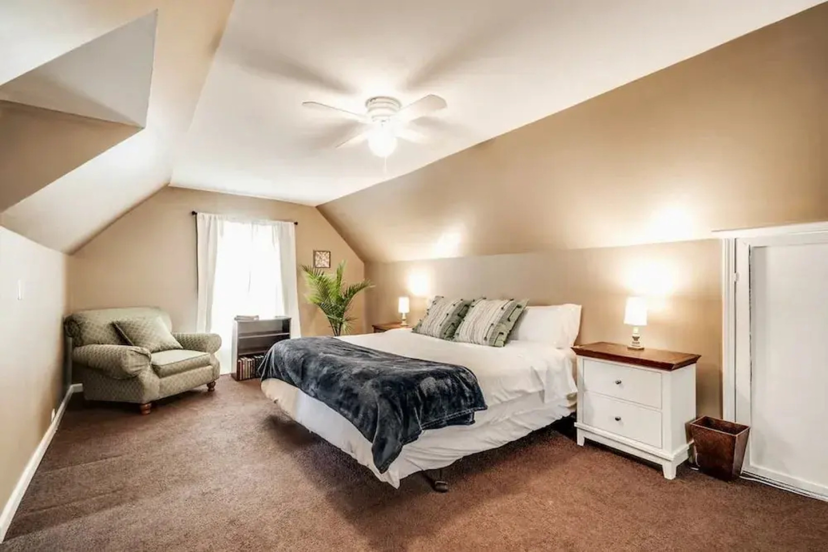 Shiny and Comfortable Oakland House 3 car Driveway