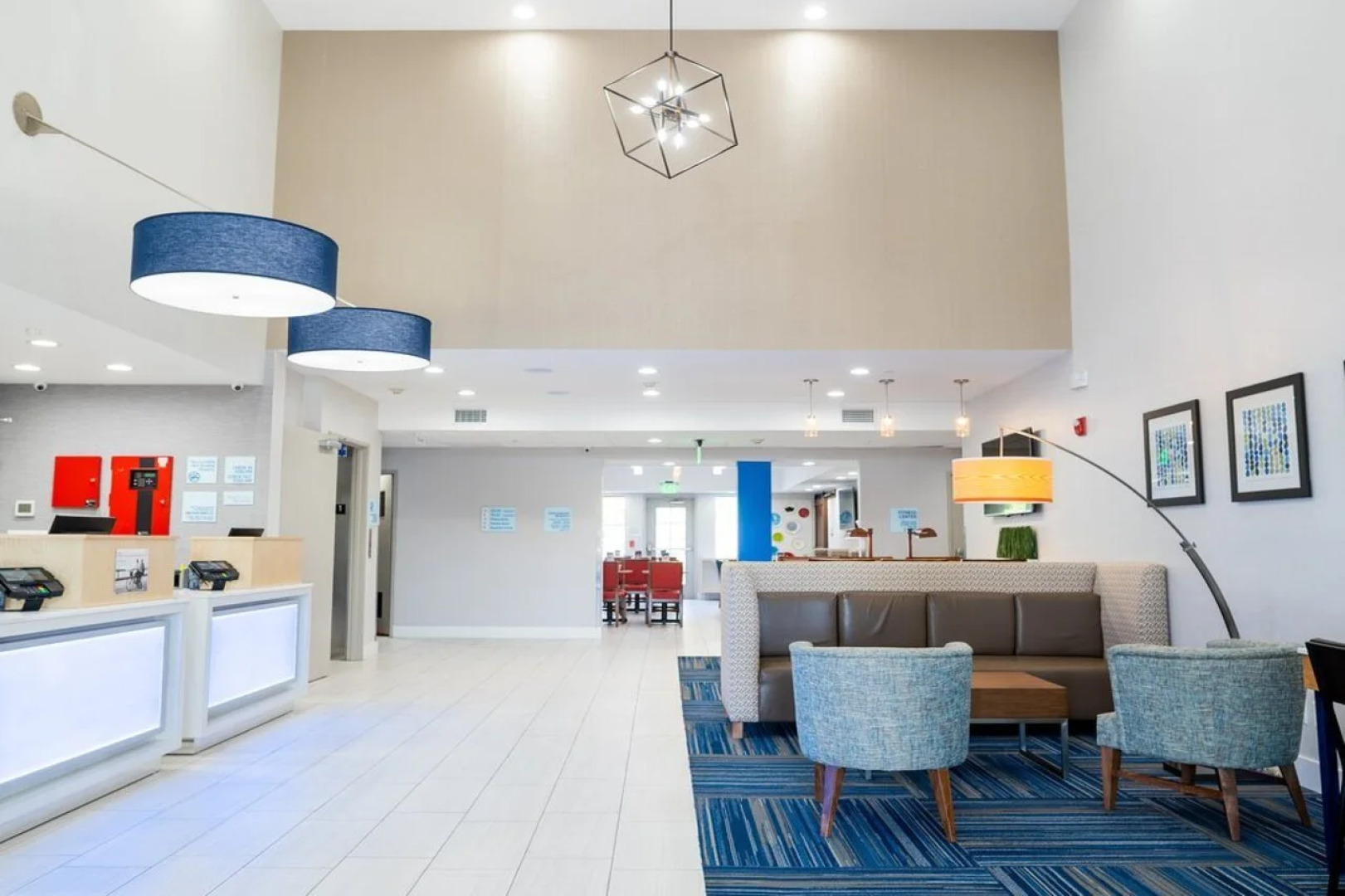 Holiday Inn Express & Suites Lake Forest by IHG
