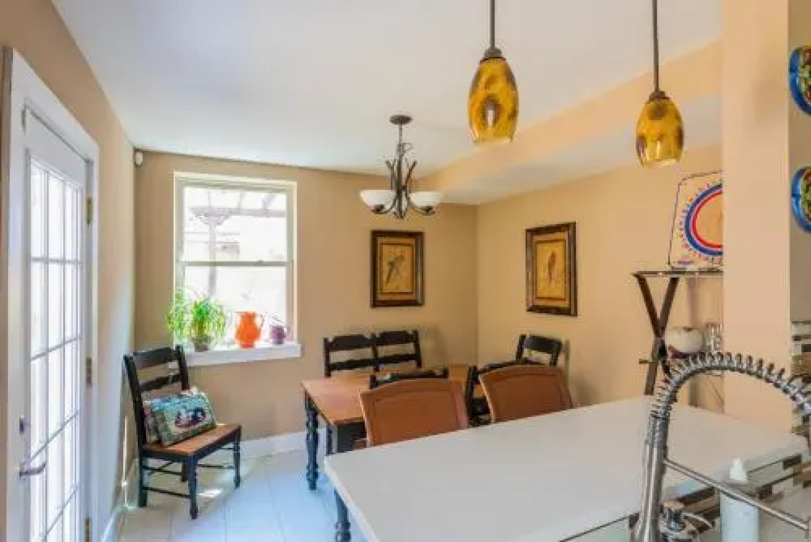 Gorgeous! Parking! Park Front!