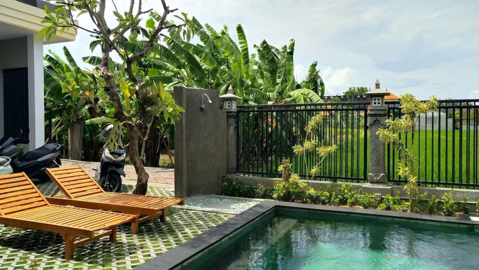 Umah Dangin Guesthouse - Hostel