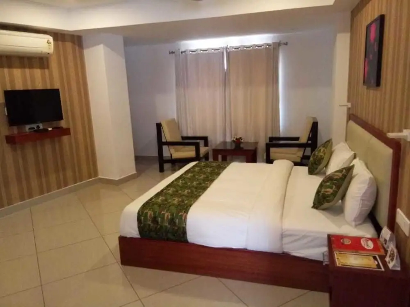 OYO 5077 Queens Hotel