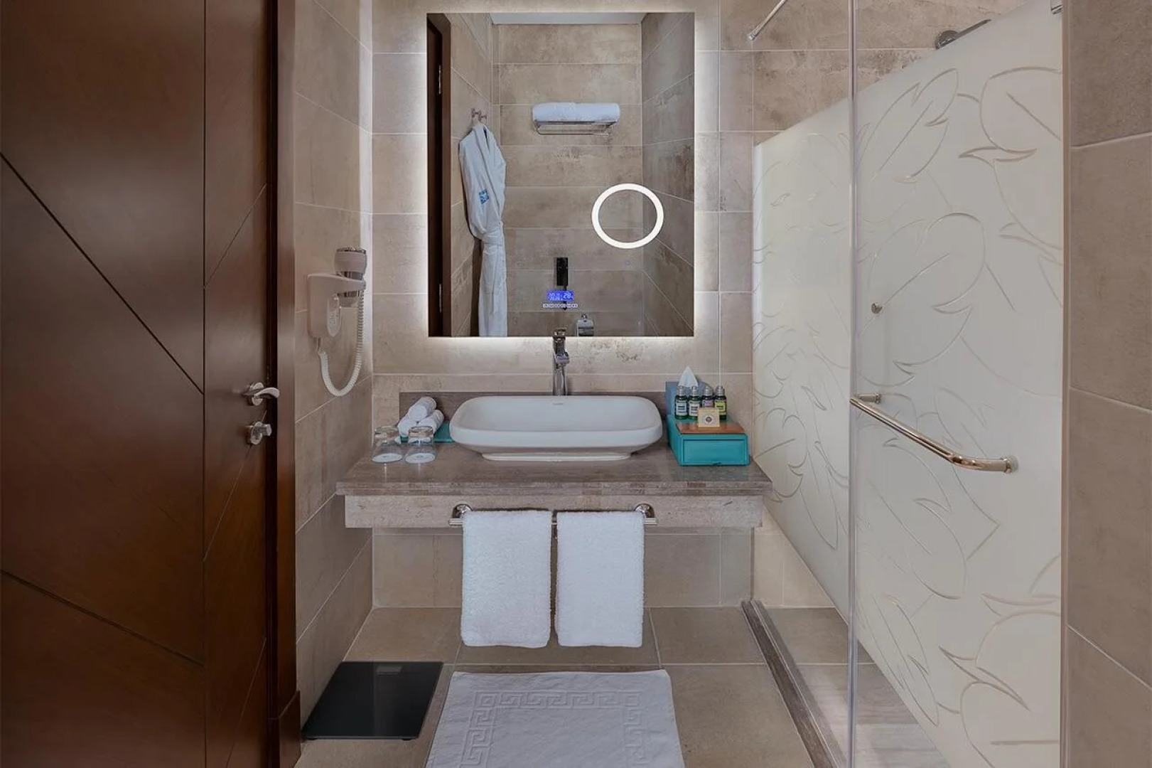 Crystal Inn by Almasa