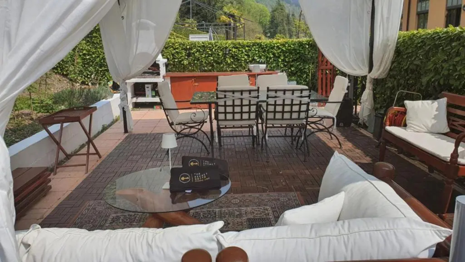 THE SECRET SUITE FIRST - Lake Endine - M01018