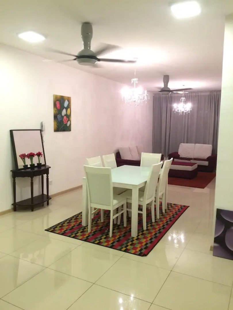 Lawang Suite 2 Bedroom Corner Apartment