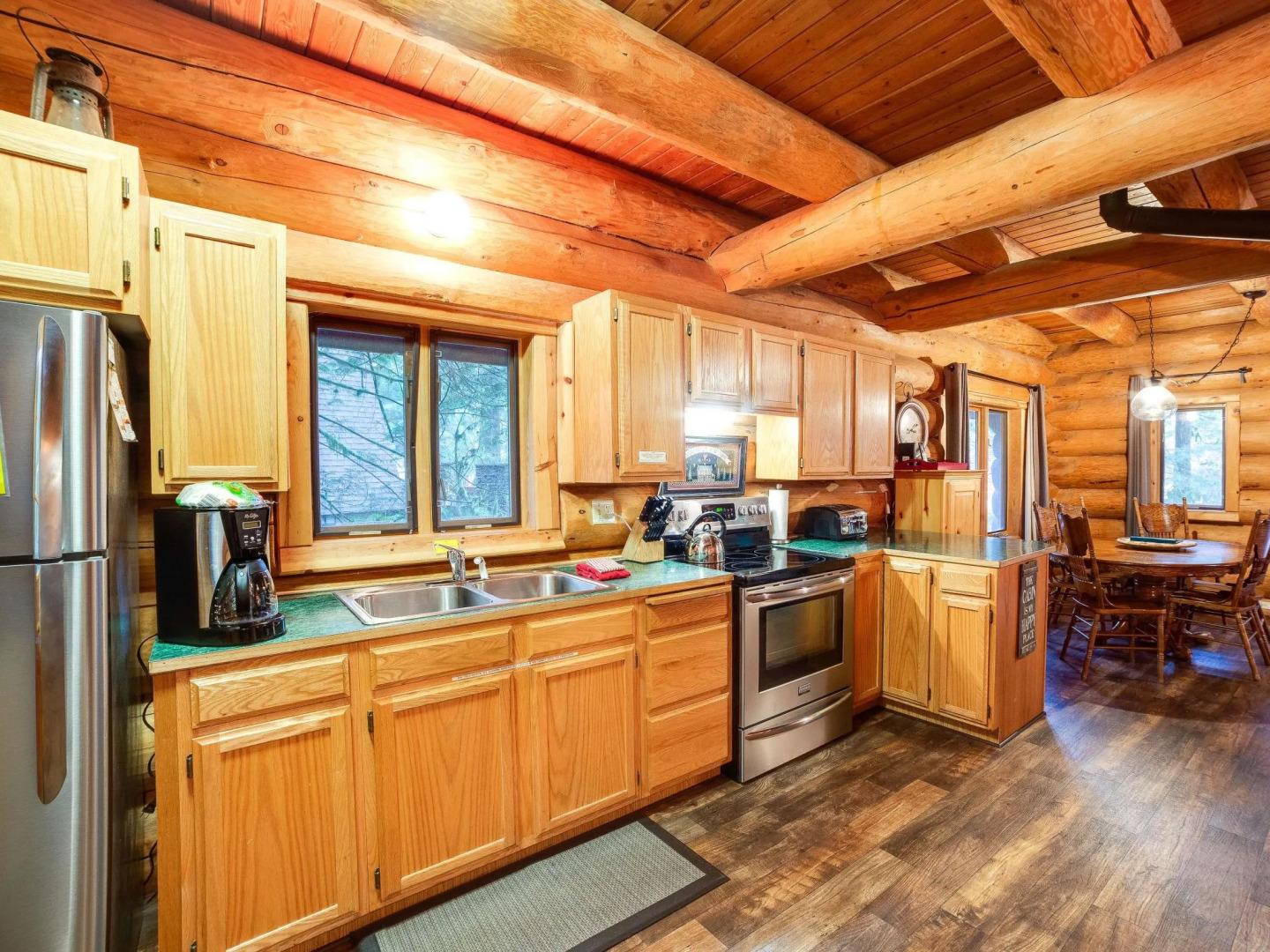 10SL Log Cabin at its Best!