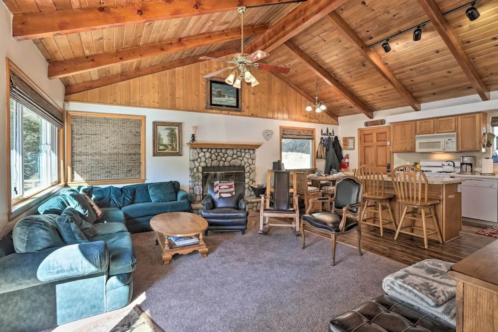 Delightful Family Cabin: Walk to Lake Gregory!