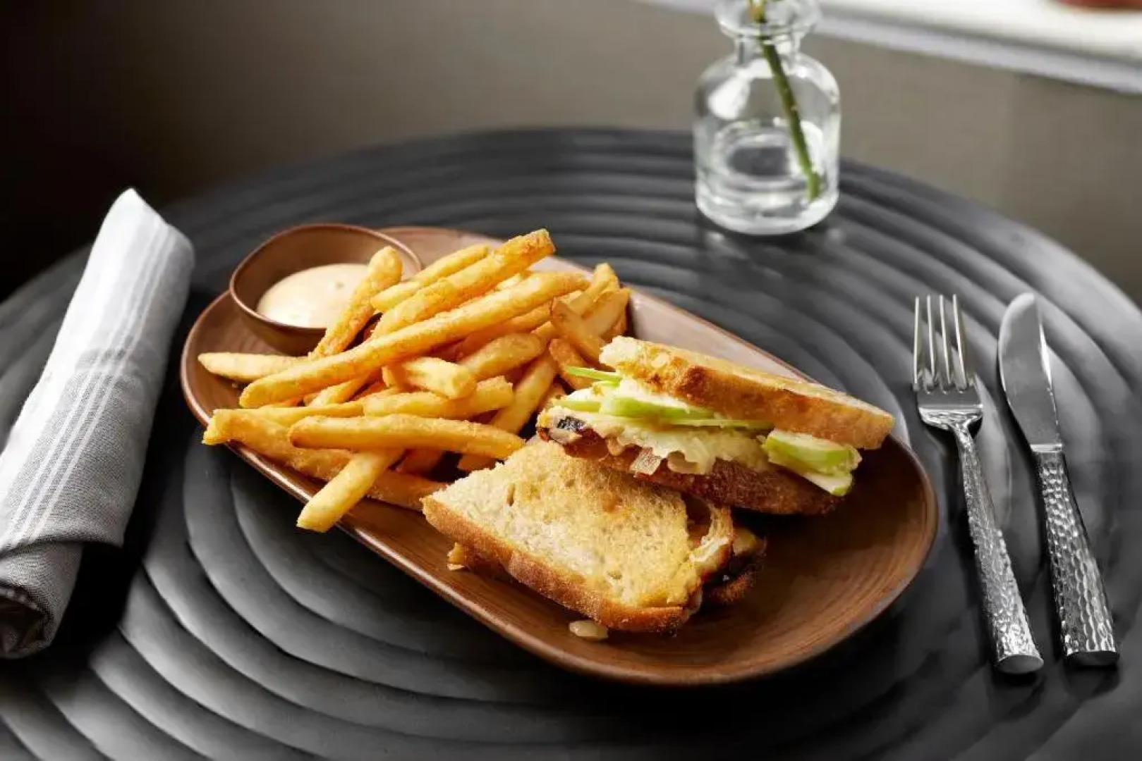 Inn at Bellefield / Hyde Park