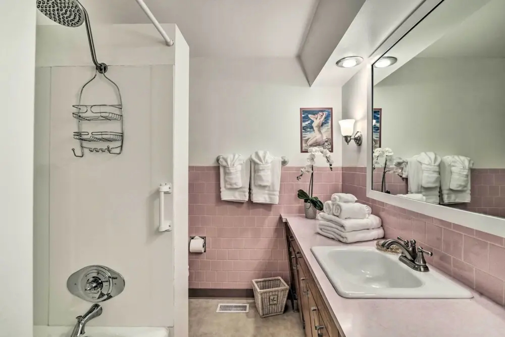 Charming Hillsboro Home w/ Yard, Dogs Welcome