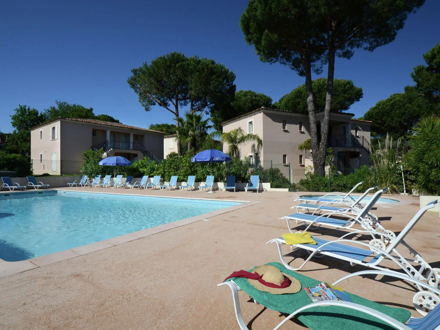 Comfortable apartment with dishwasher and AC, beach at 300 m