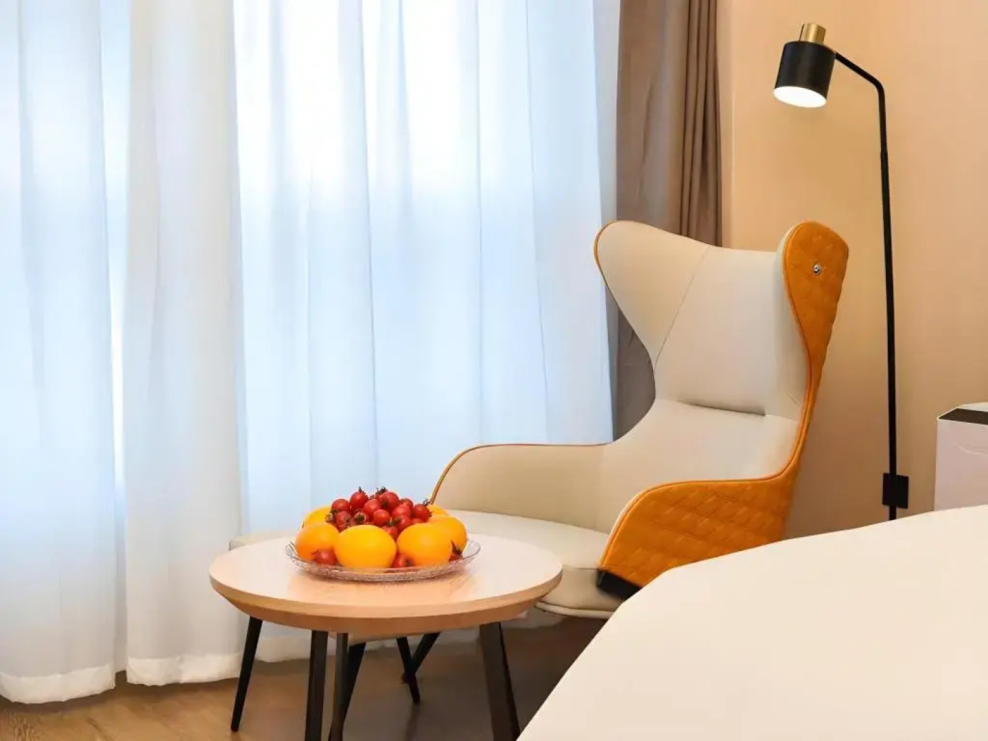 Vienna International Hotel (Luyi Passenger West Station)