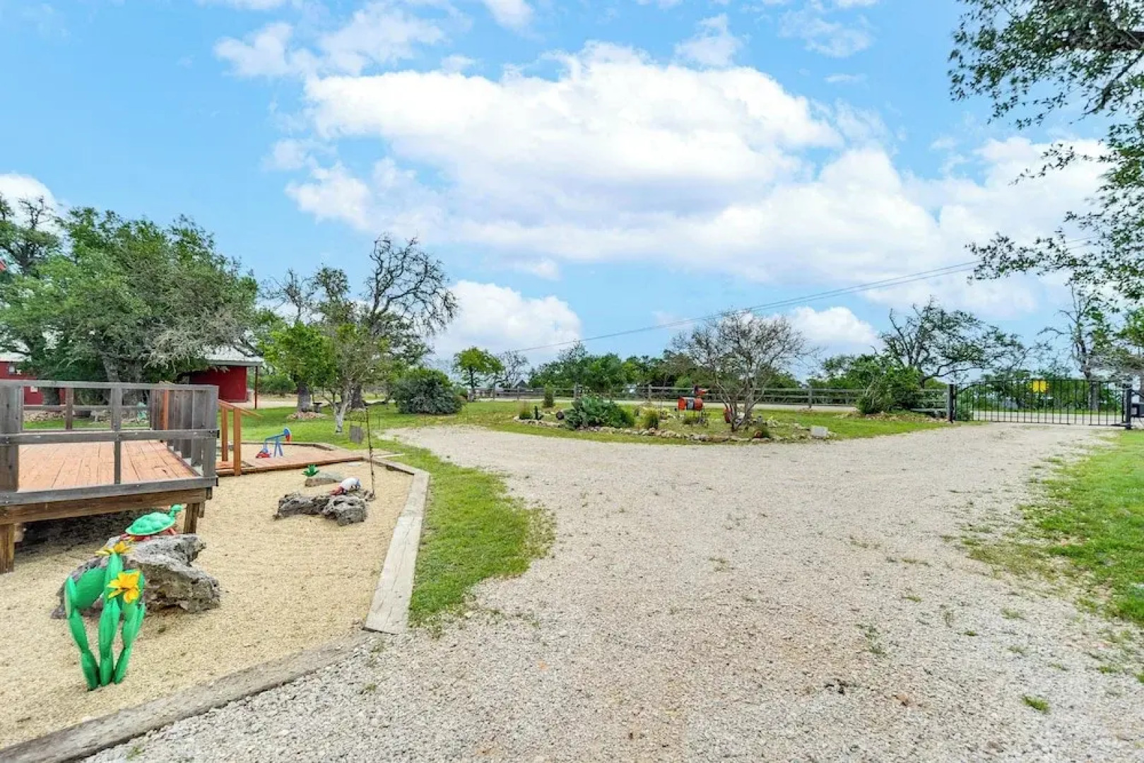 Pet-friendly Fredericksburg Cabin w/ Hot Tub!