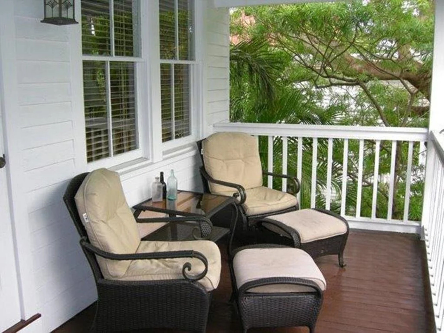 The Porch on Frances Inn