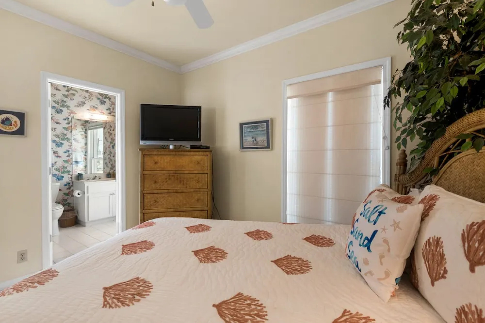 Jen's Creole 4 Bedroom Townhouse by RedAwning