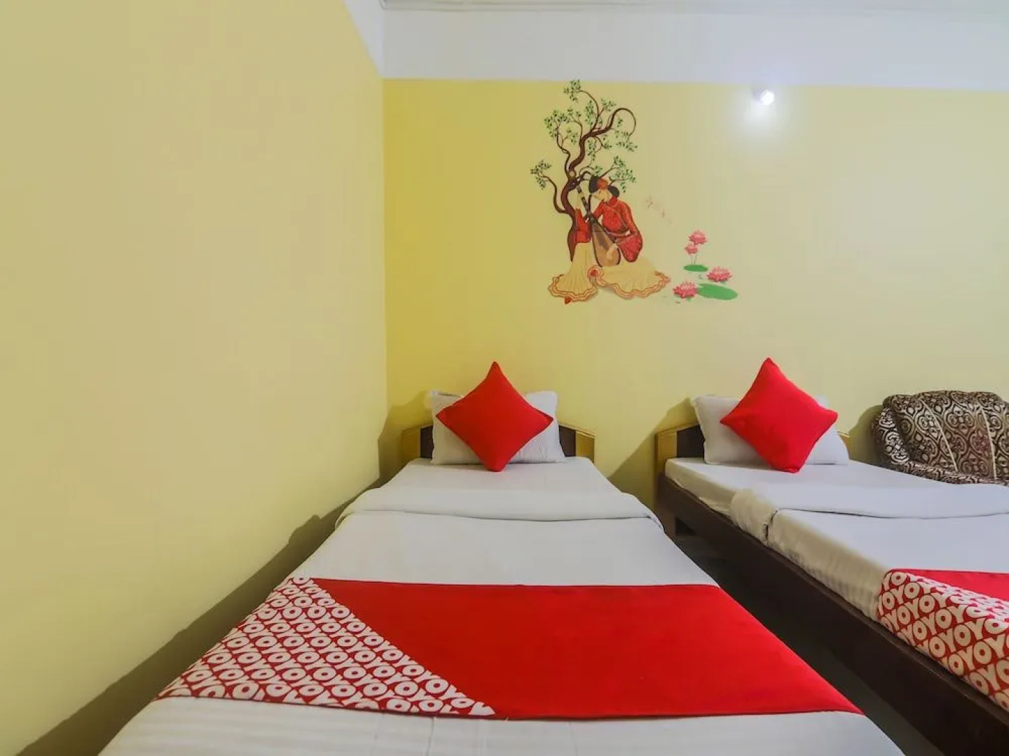 OYO 27073 Hotel Grand Silicon