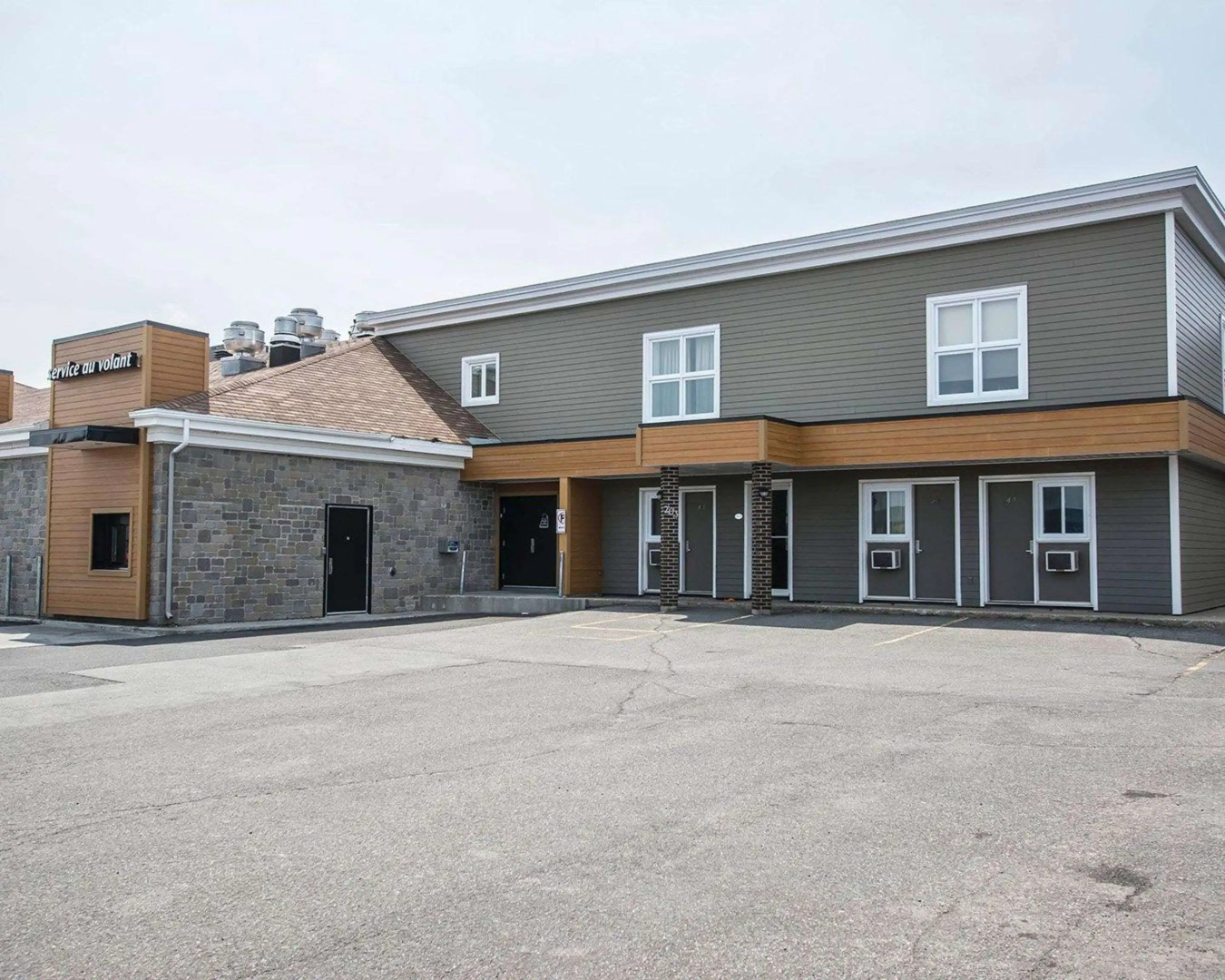 Econo Lodge Inn & Suites