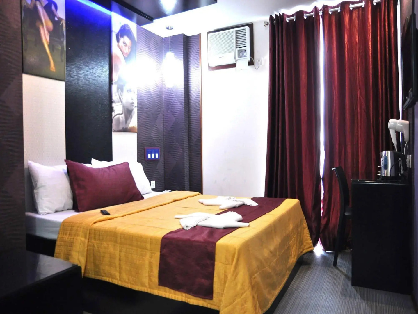 Hotel DreamWorld North EDSA