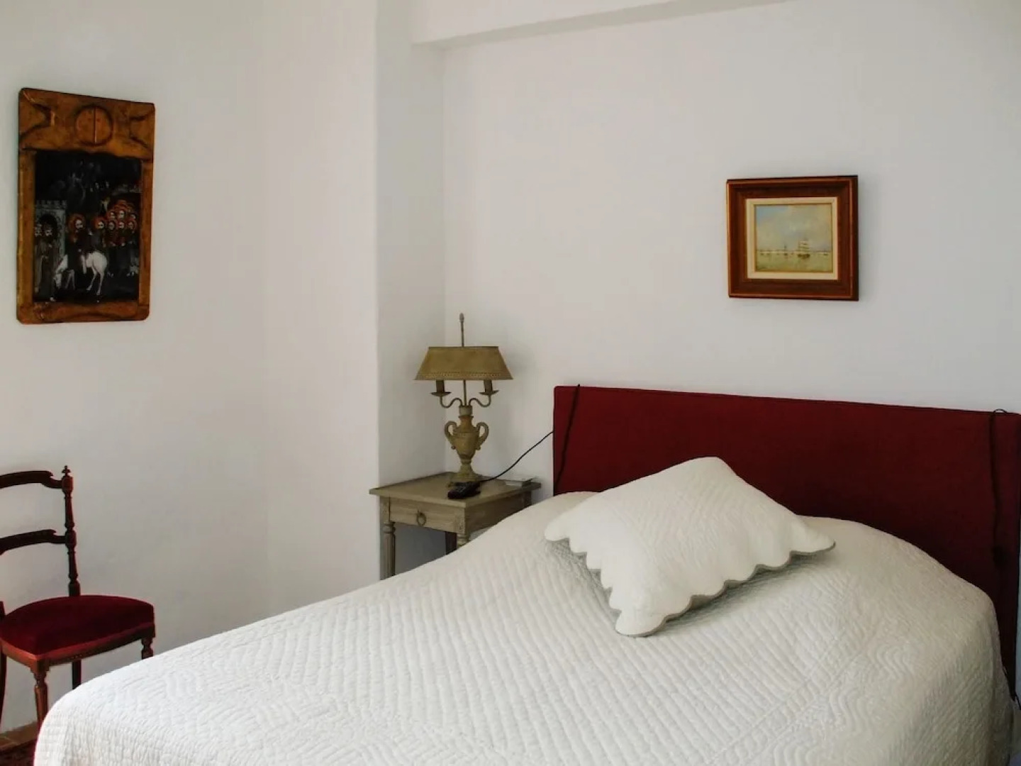 House With 4 Bedrooms in Mollégès, With Wonderful Mountain View, Priva