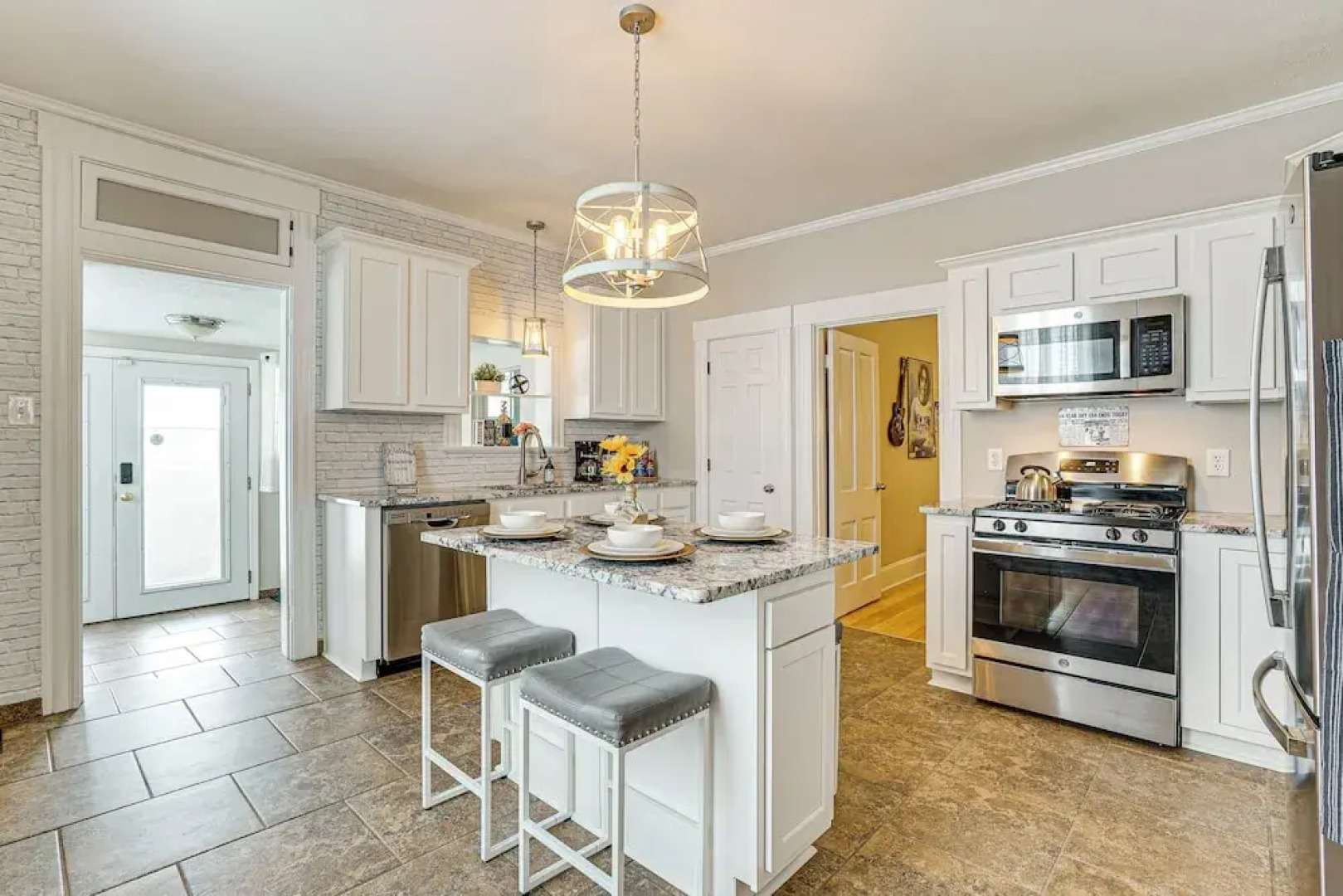 Home w/ Fenced Backyard, 6 Mi to Dtwn Louisville!