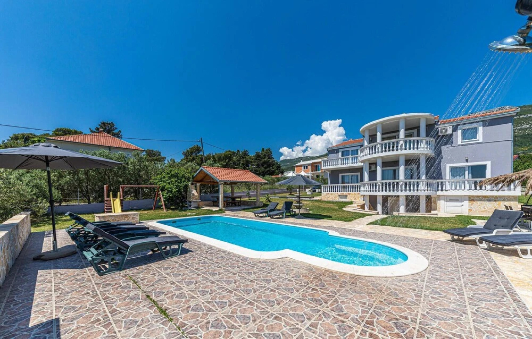 Beautiful Home in Kastel Novi With Wifi and 8 Bedrooms