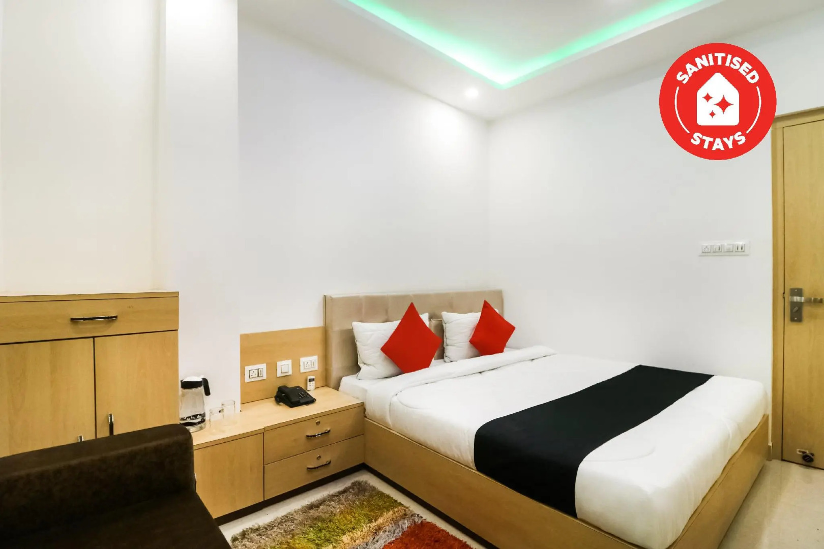 Capital O 61009 Hotel Moti Mahal