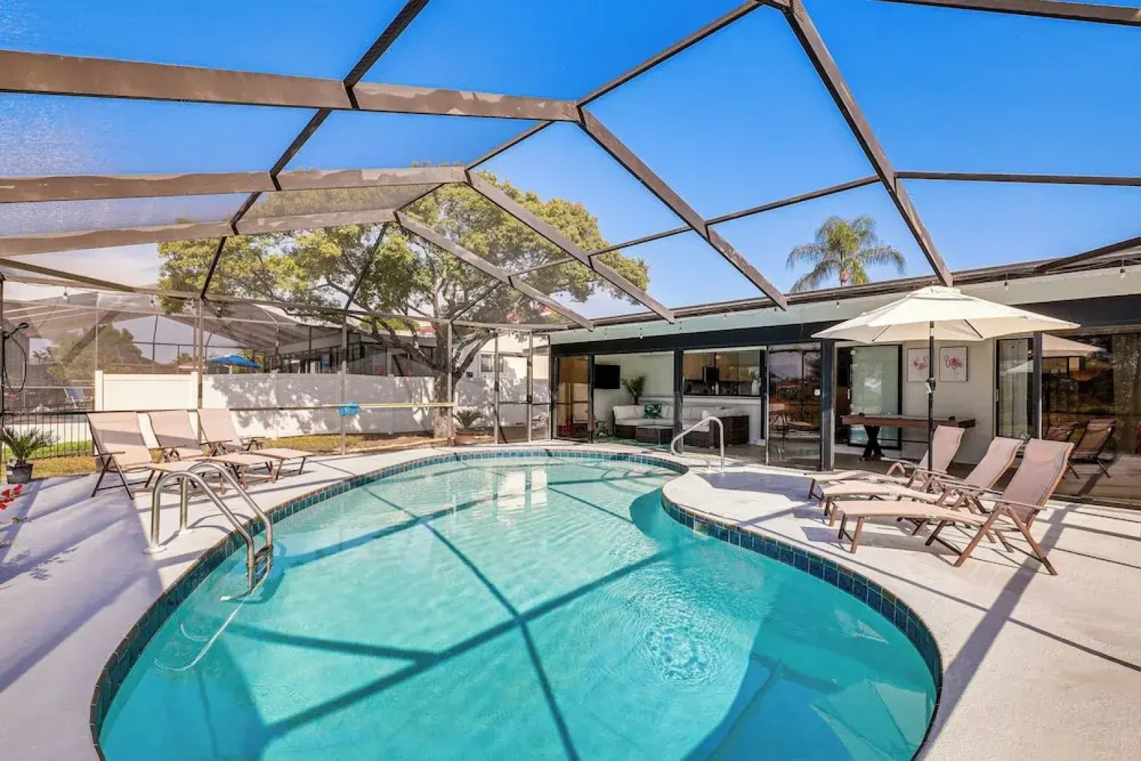 Apollo Beach Oasis: Lanai + Heated Pool!