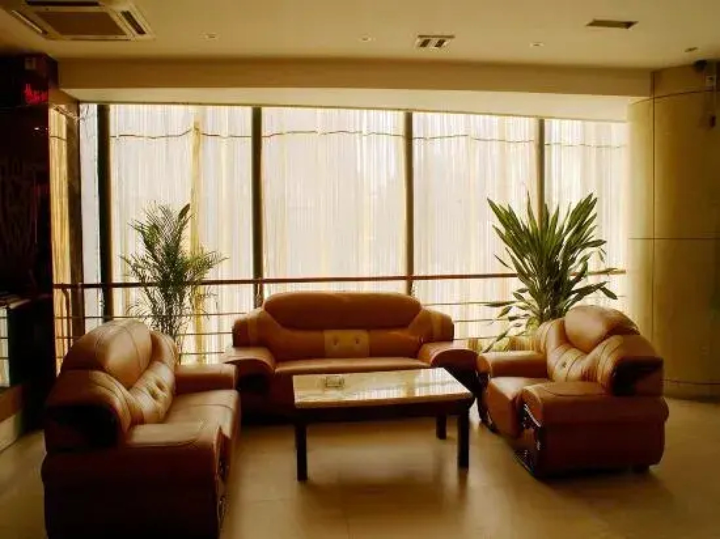 Jiujiang Coast Hotel (Happy City No.3 Middle School)