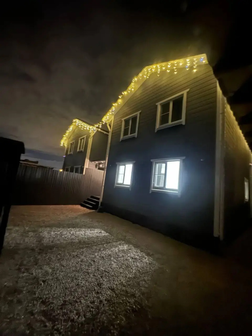 Дом у пруда