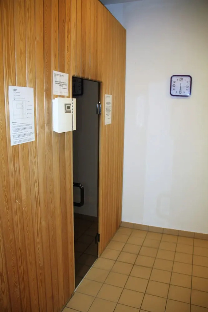 Indoor Swimming Pool, Sauna, Fitness, Private Gardens, Spacious Modern Apartment