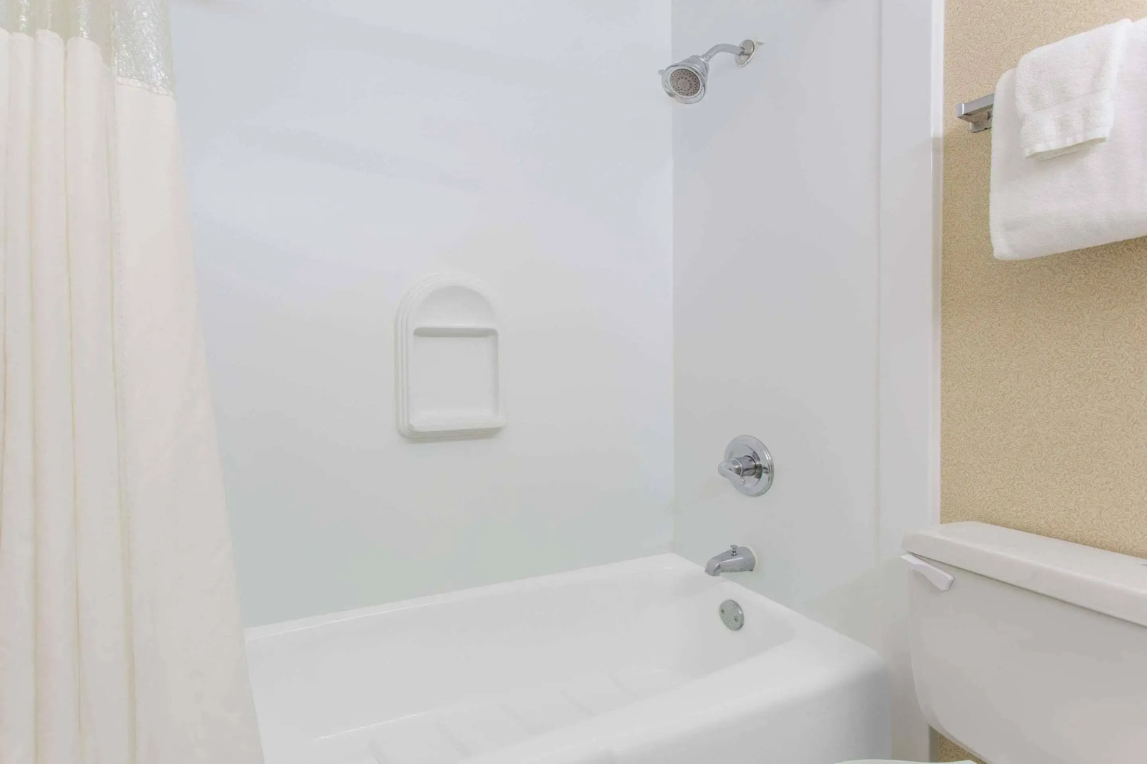 HomeTowne Studios by Red Roof Painted Post