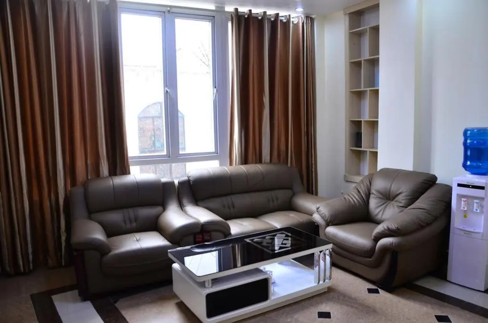 Tan Long Lach Tray Apartment