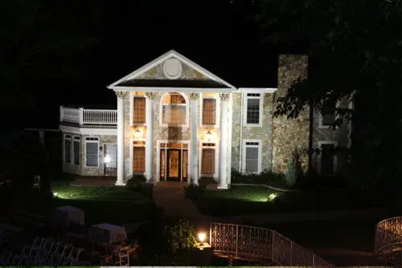 Villa On The River Inn