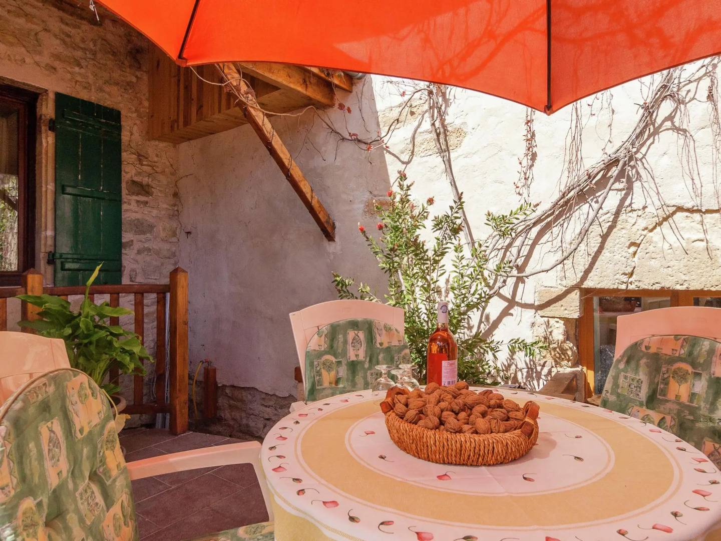 Elegant Holiday Home in Coubjours with heated pool and sauna