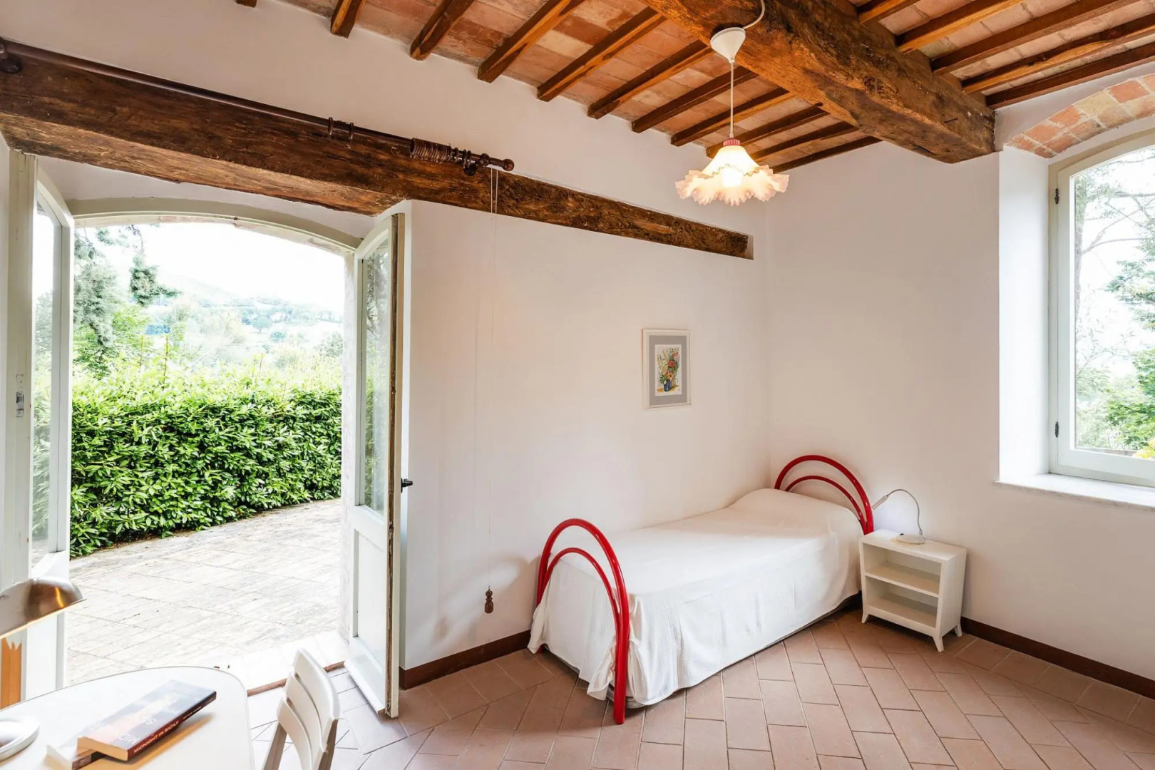 A total immersion in greenery and tranquillity.-Casale LUISA