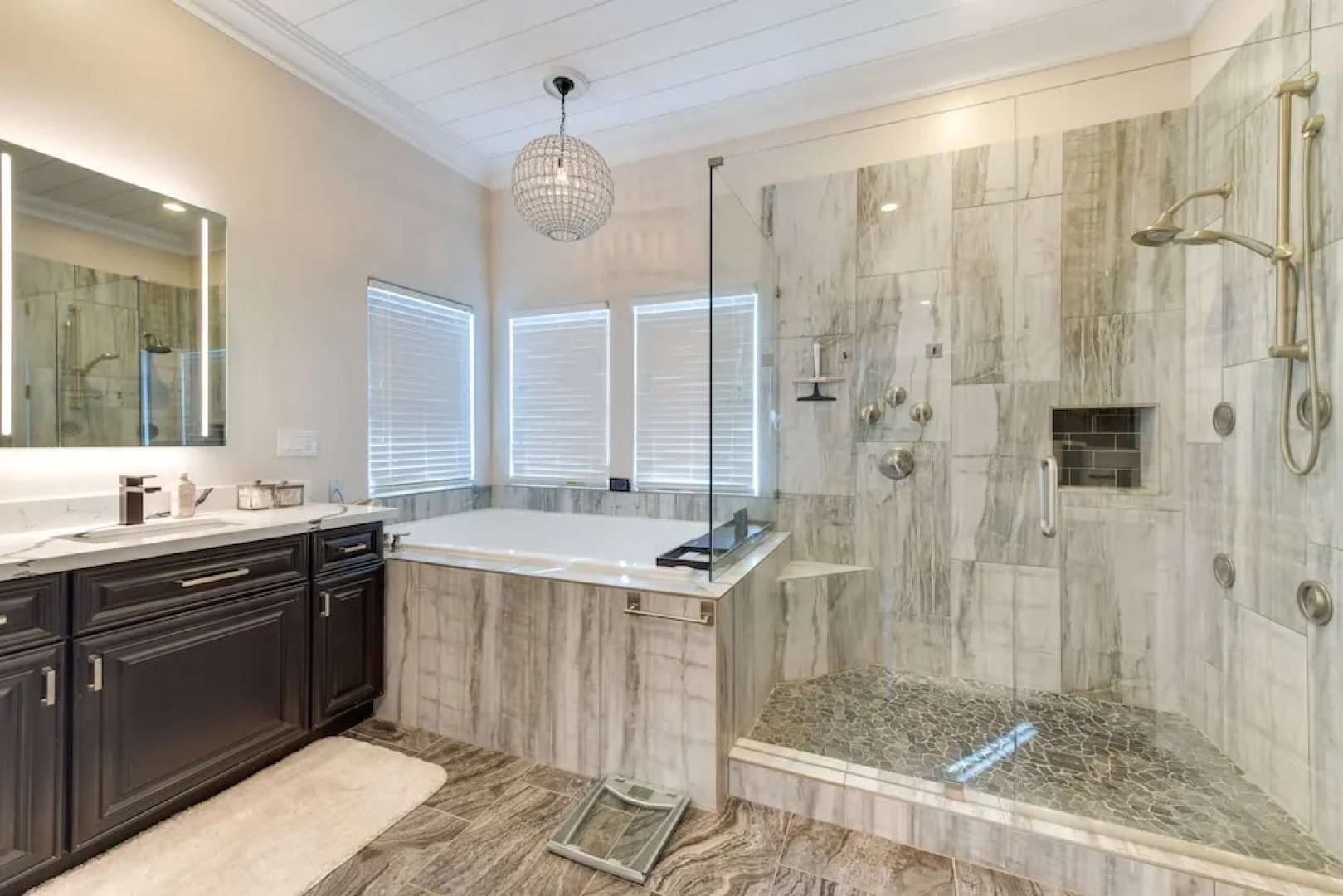 Spacious Queen Creek Home w/ Hot Tub & Pool!