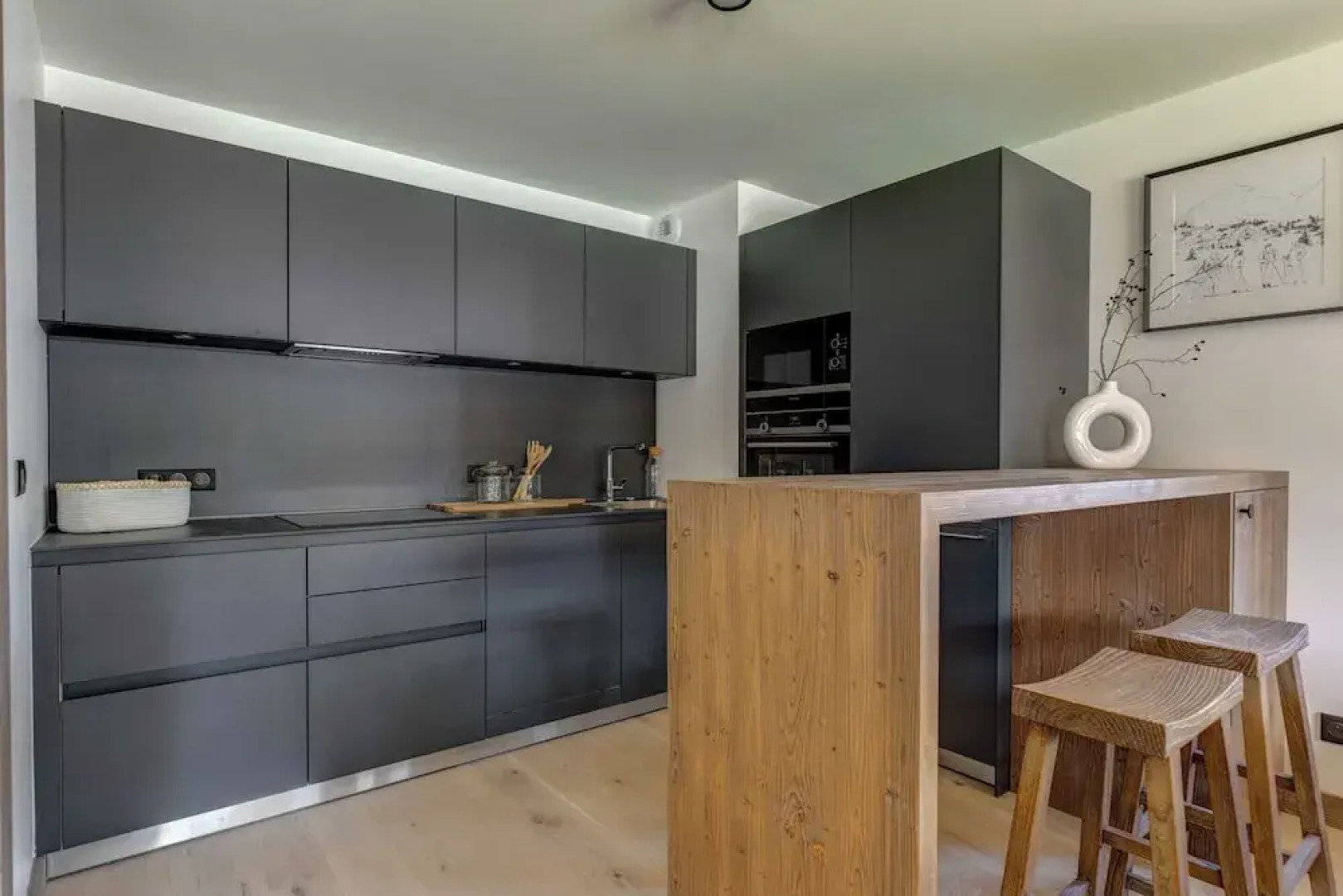 Ideal 3 Bedroom Apartment With 200m2 Garden