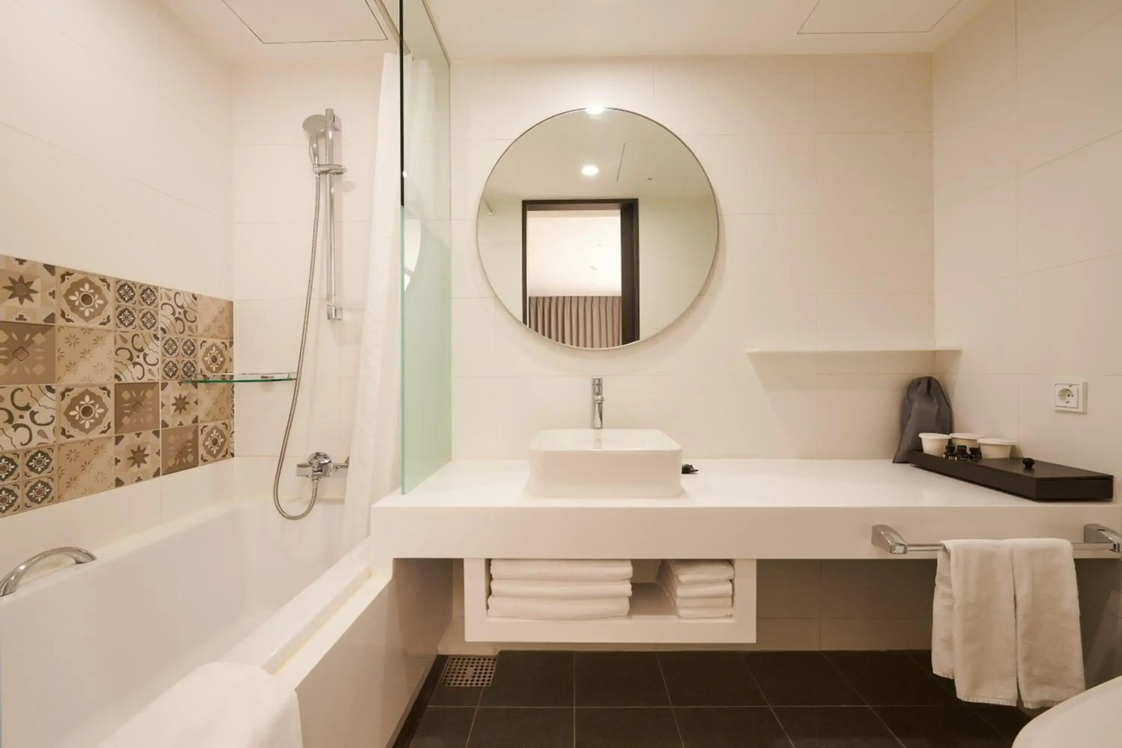 Nine Tree By Parnas Seoul Insadong