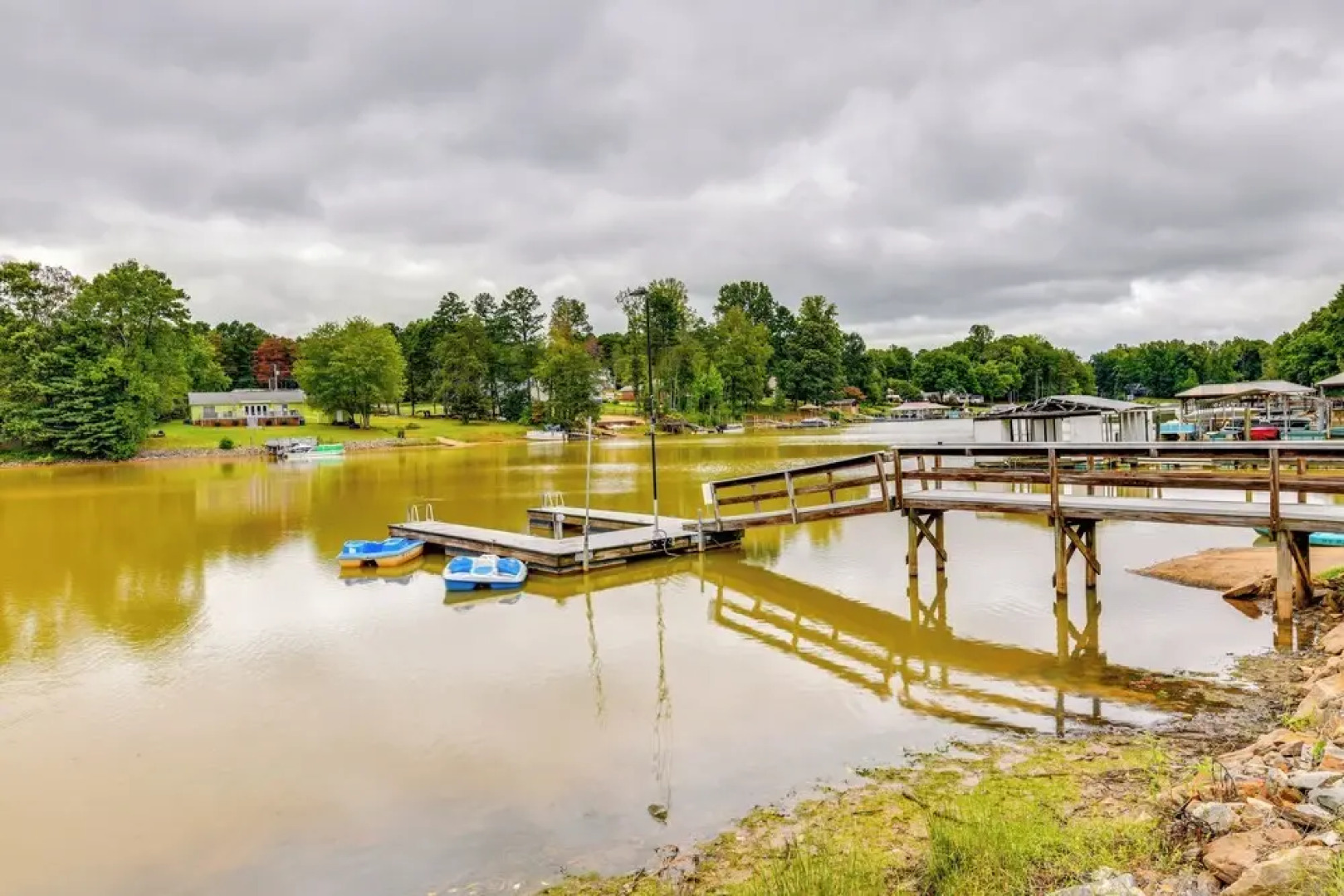 Waterfront Lake Norman Cabin w/ Screened Porch!