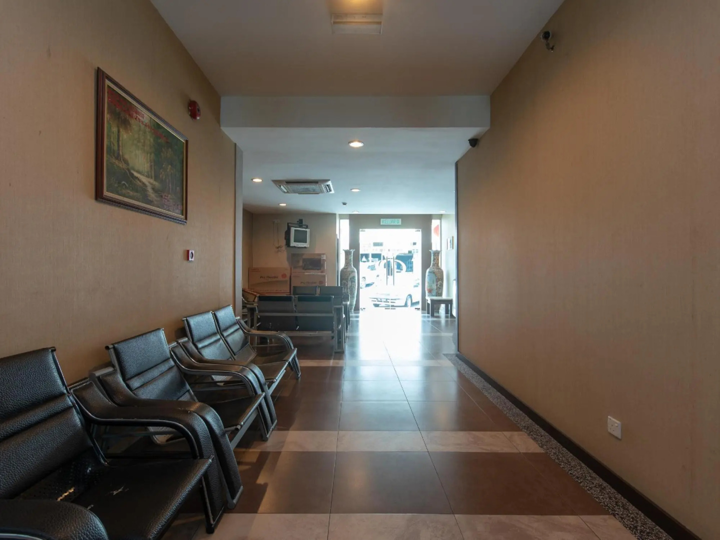 SUPER OYO 89408 Royal Hotel