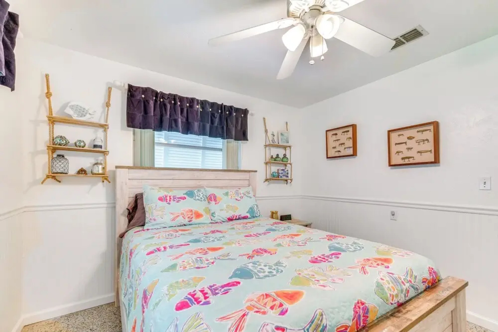 Sunny Home in Yankeetown w/ Lanai & Backyard!