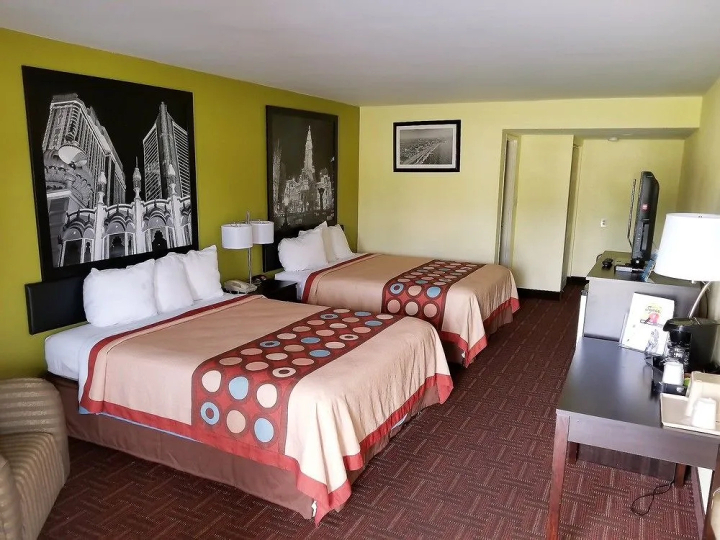 Super 8 by Wyndham Bellmawr NJ/Philadelphia PA Area