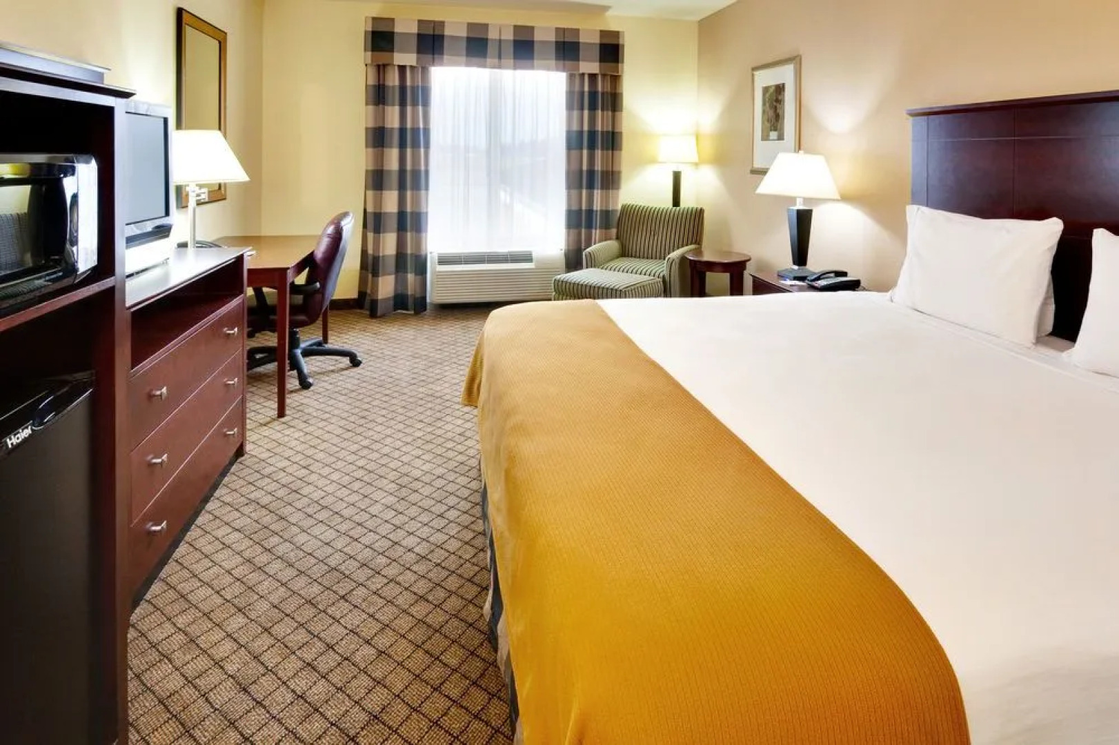 Holiday Inn Express Hotel & Suites Millington-Memphis Area