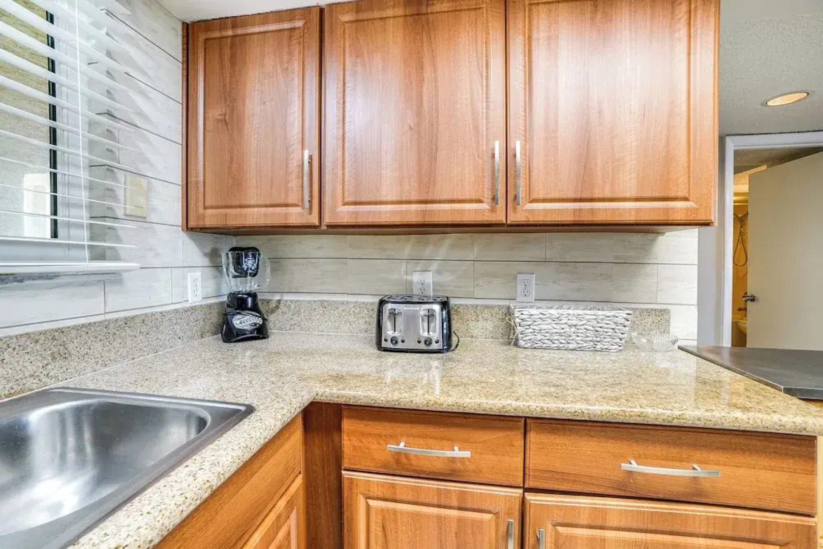 Pool Access & Waterfront Balcony: Hudson Condo!