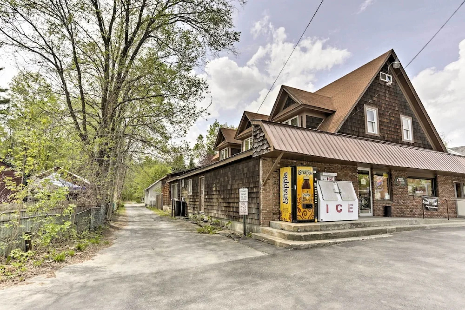 Bolton Landing Cottage w/ Deck, Walk to Beach!